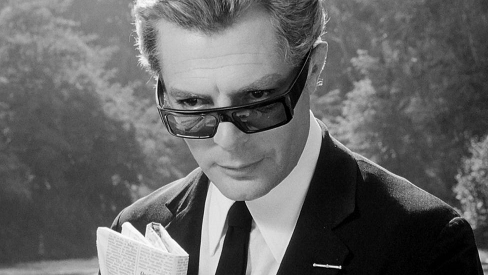 "8 1/2 (1963)" Movie review: Milestone in film history